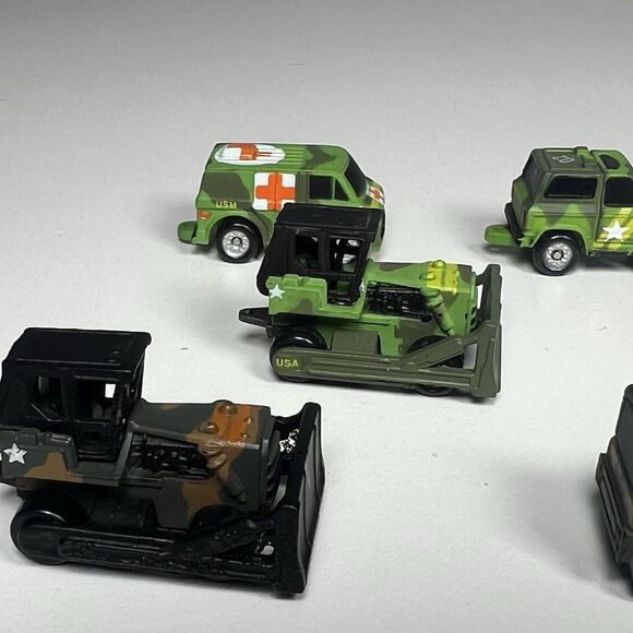 7 Vintage Micro Machines Military Army Vehicles Lot Blazer Ambulance Cargo Dozer - Picture 4 of 9